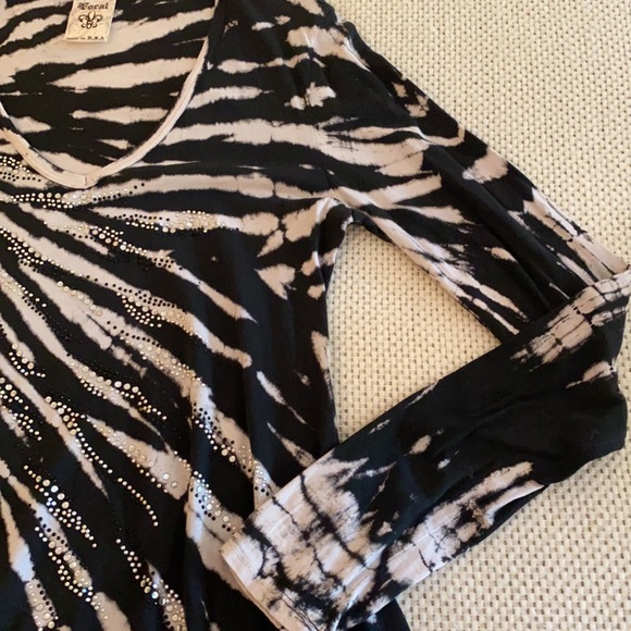 Tie-dye tunic with bling in size Large - Picture 3 of 9